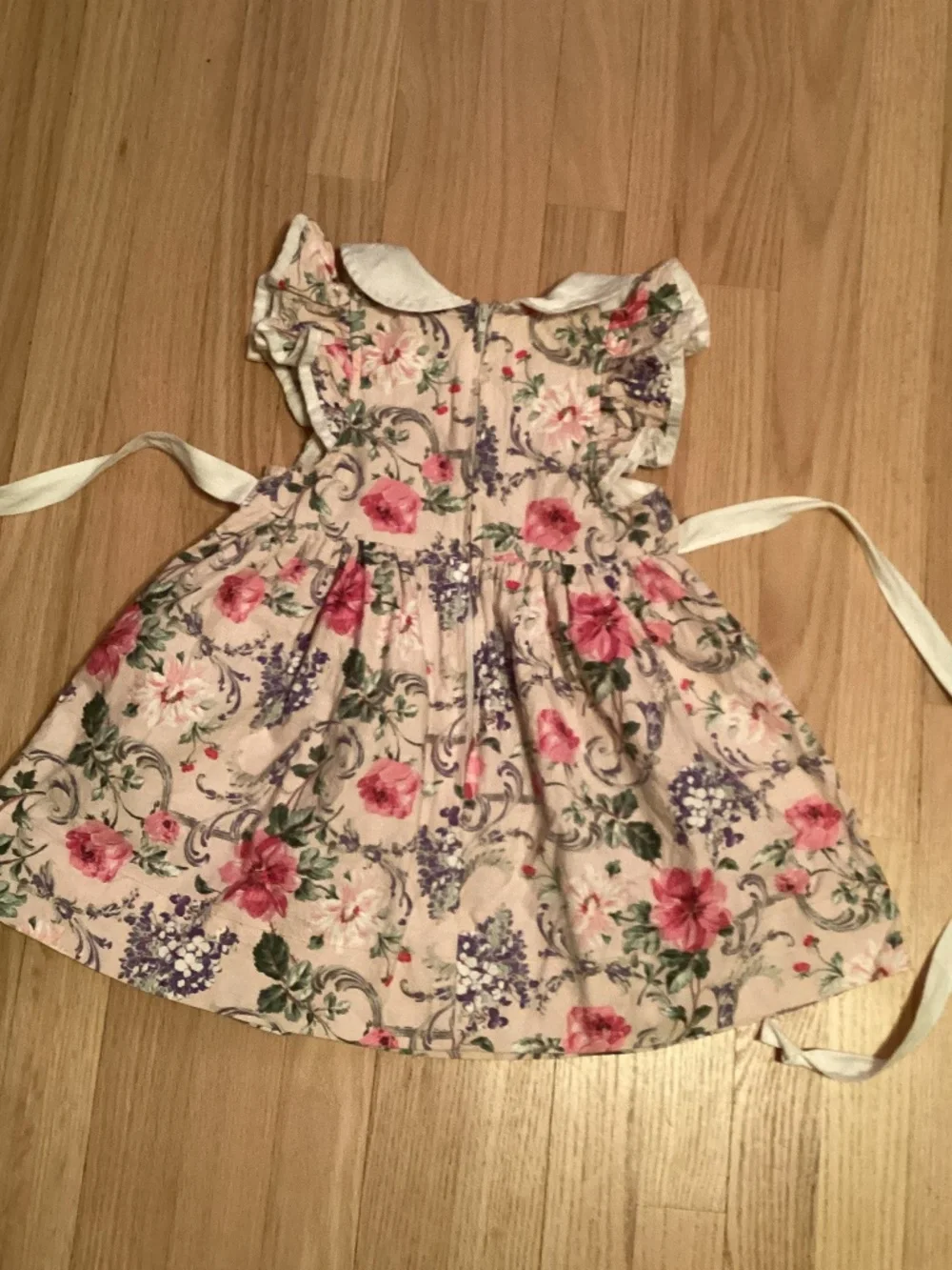 Vintage 80s Picture Perfect Floral Girls Dress cotton